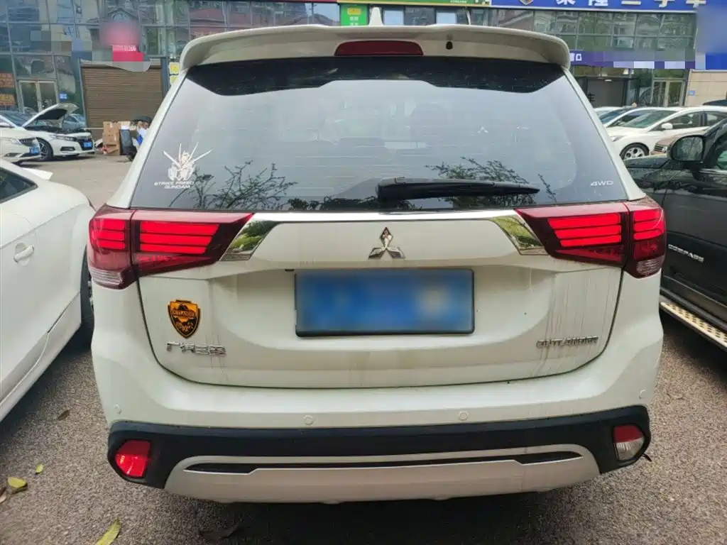 MITSUBISHI OUTLANDER