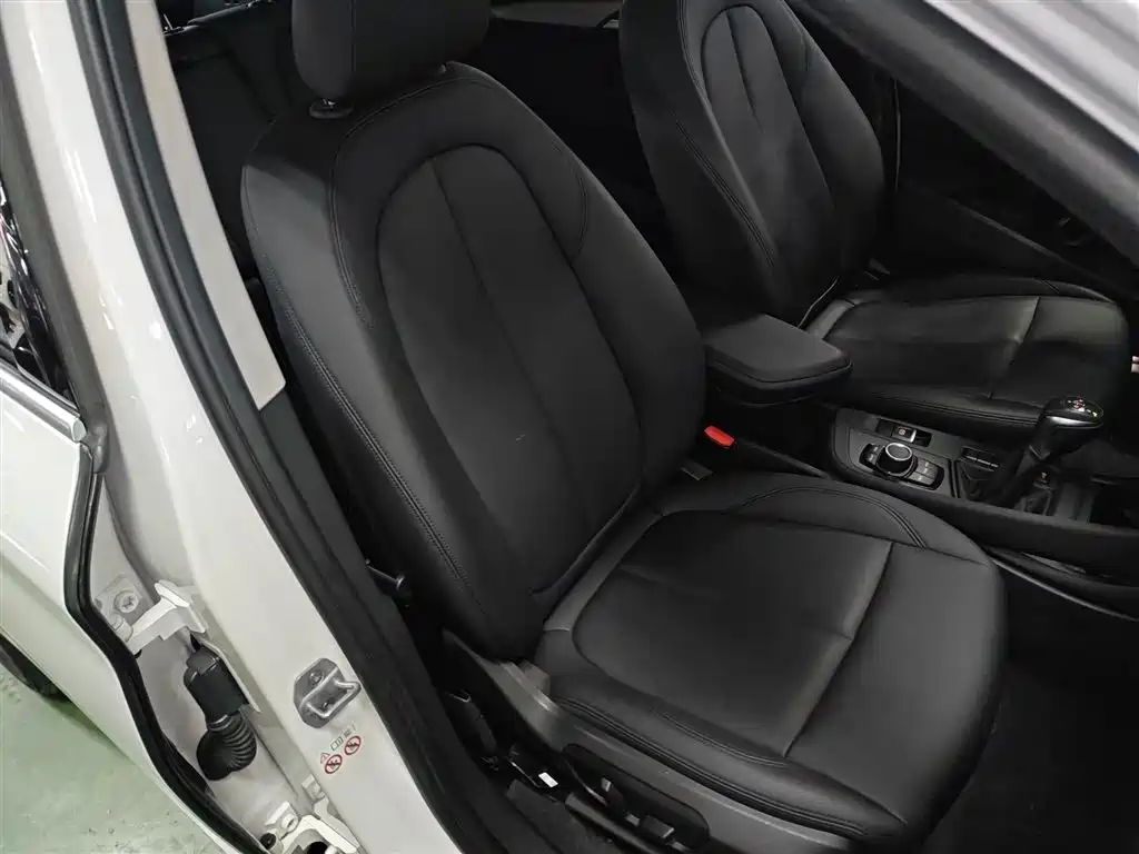 BMW X1 2019 sDrive20Li Leading Model фото 20