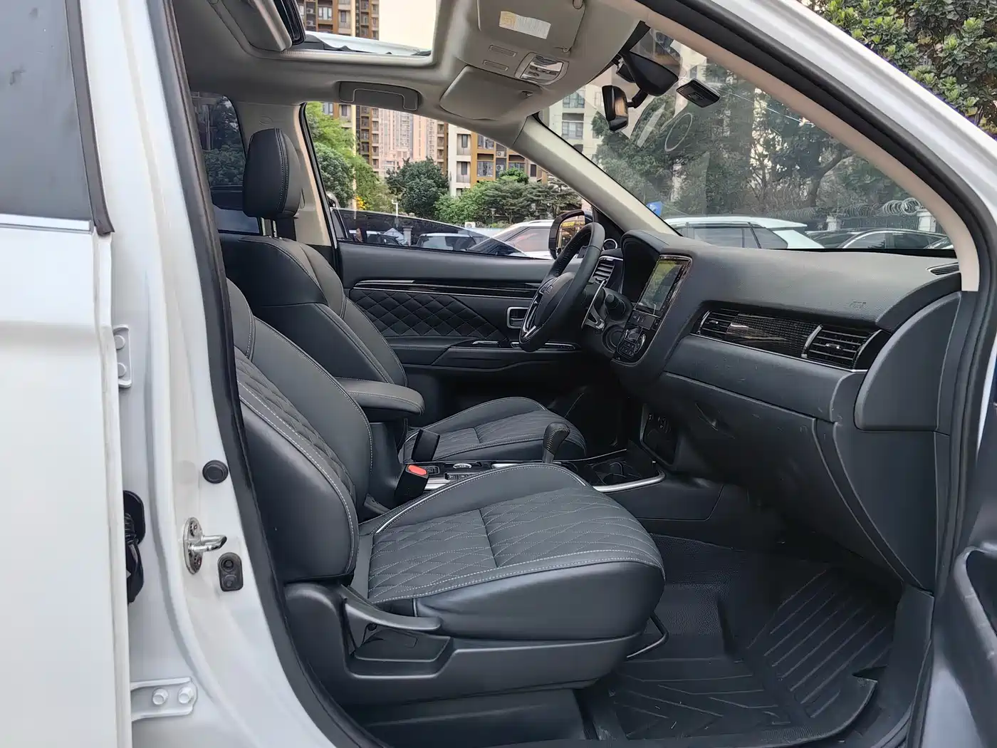 MITSUBISHI OUTLANDER