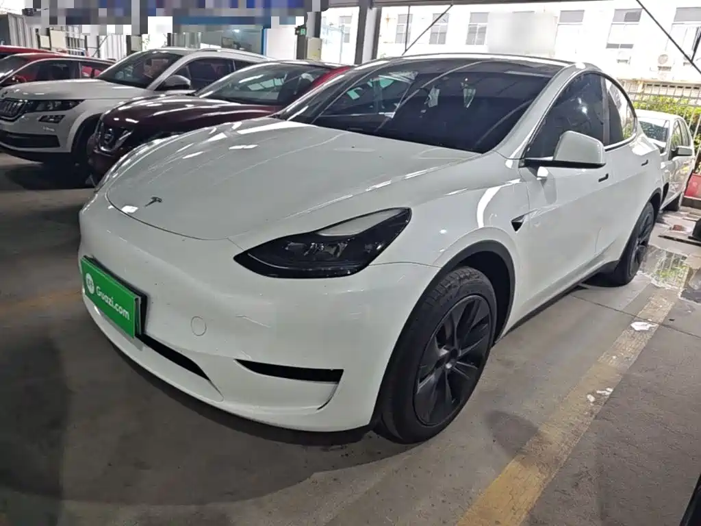 Tesla Model Y 2024