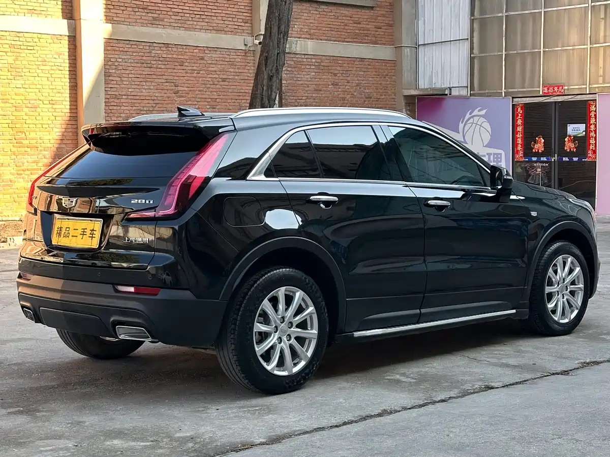CADILLAC XT4