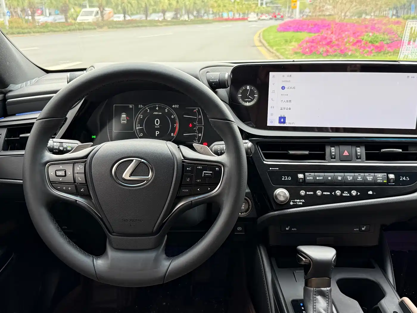 Lexus ES 2023 200 Excellence Edition фото 11