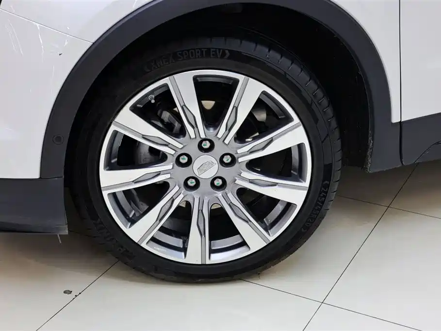 Фото 12 - Cadillac XT4