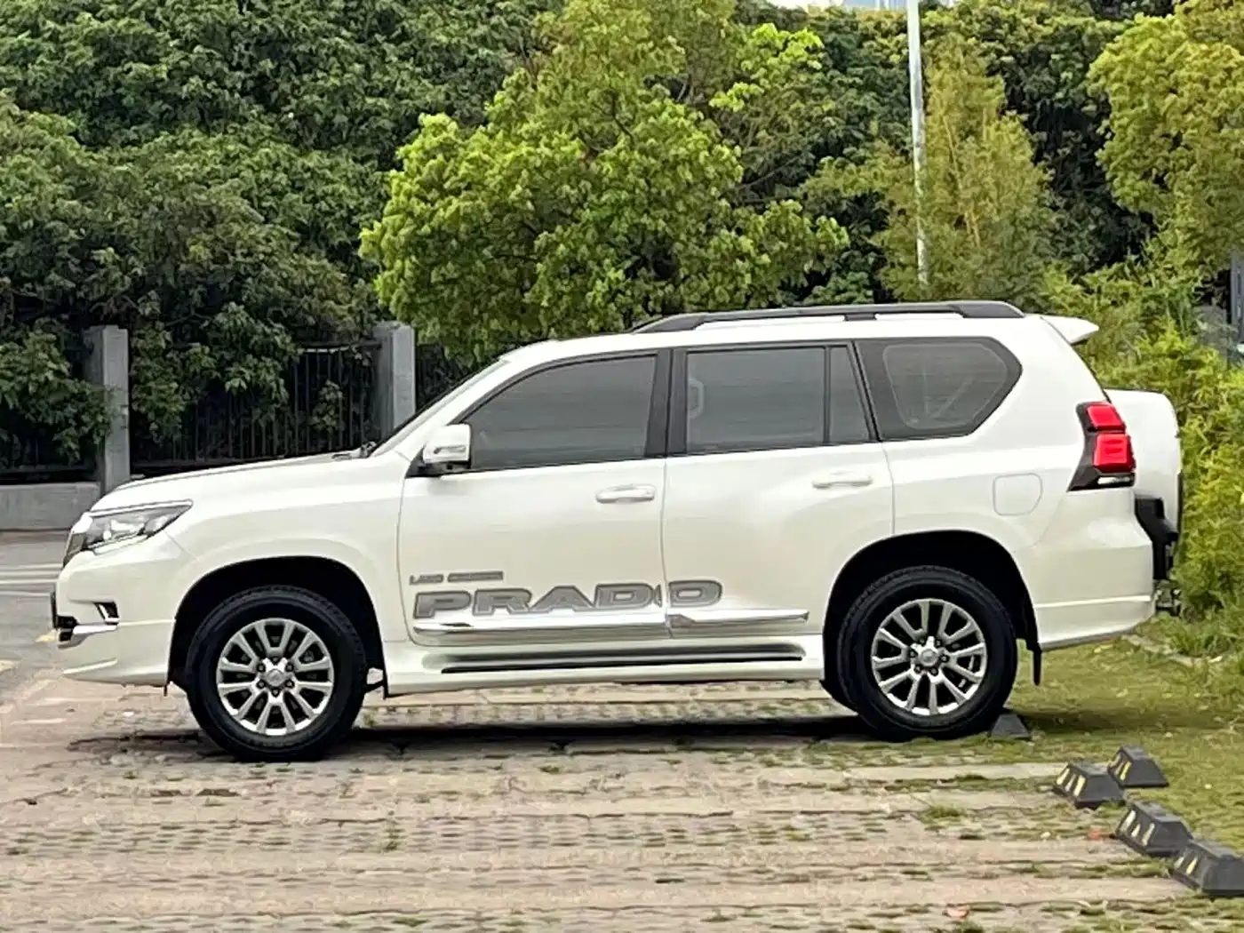 Toyota Prado 2019 3.5L Automatic TX-L Zunxiang Edition with Rear-mounted Spare Tire фото 13