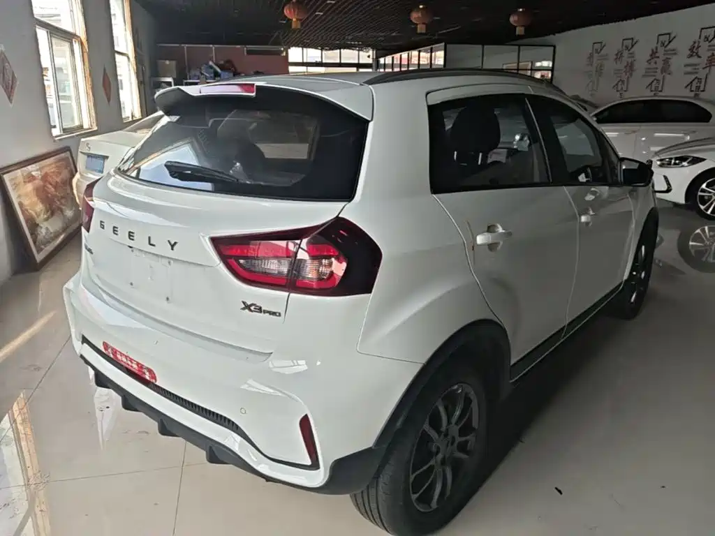 Фото 7 - Geely Vision X3