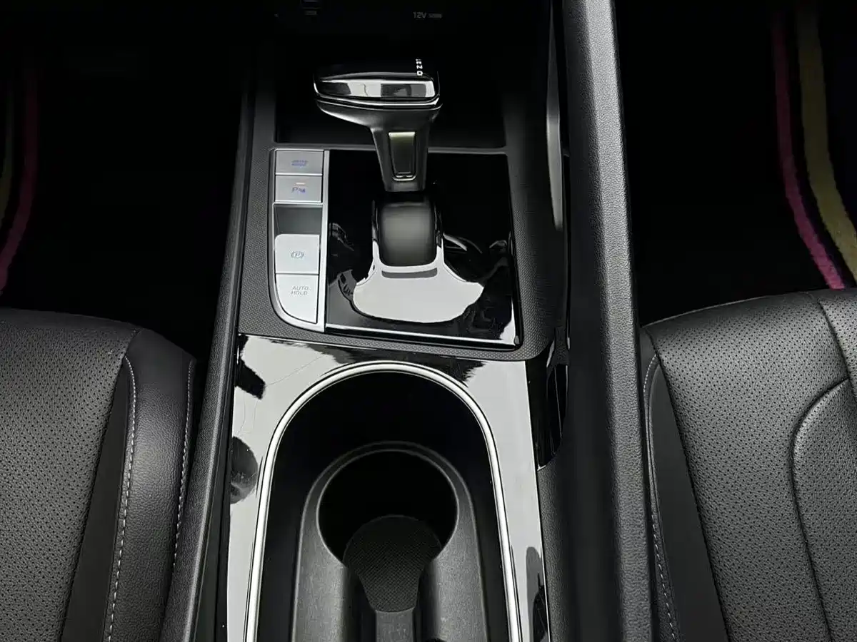 Hyundai Elantra 2022 1.5L CVT GLX Elite Edition фото 11