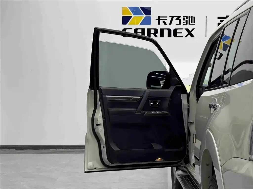 Mitsubishi Pajero (Import) 2020 3.0L Automatic Standard Edition фото 5