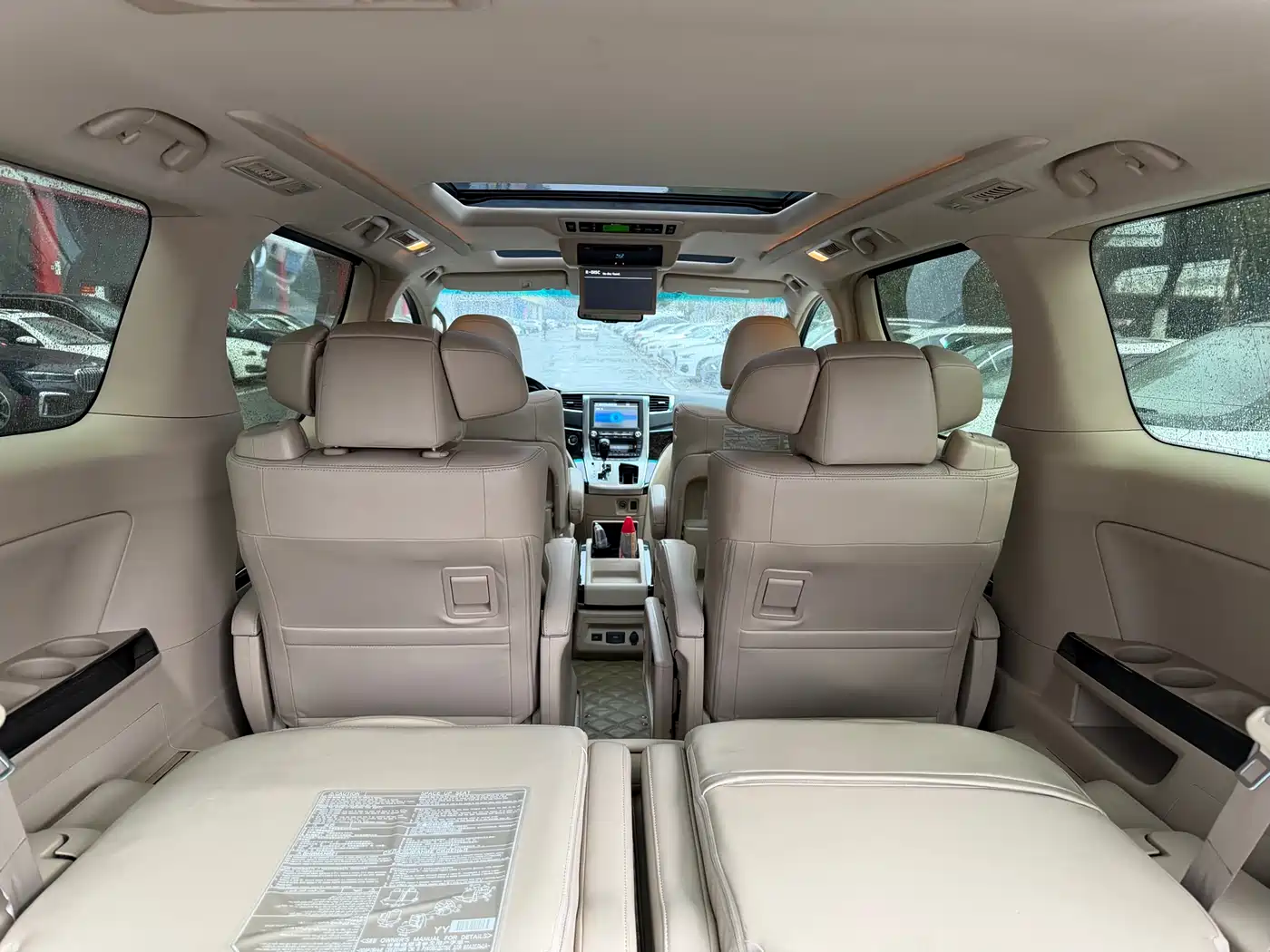 Toyota Alphard фото 6