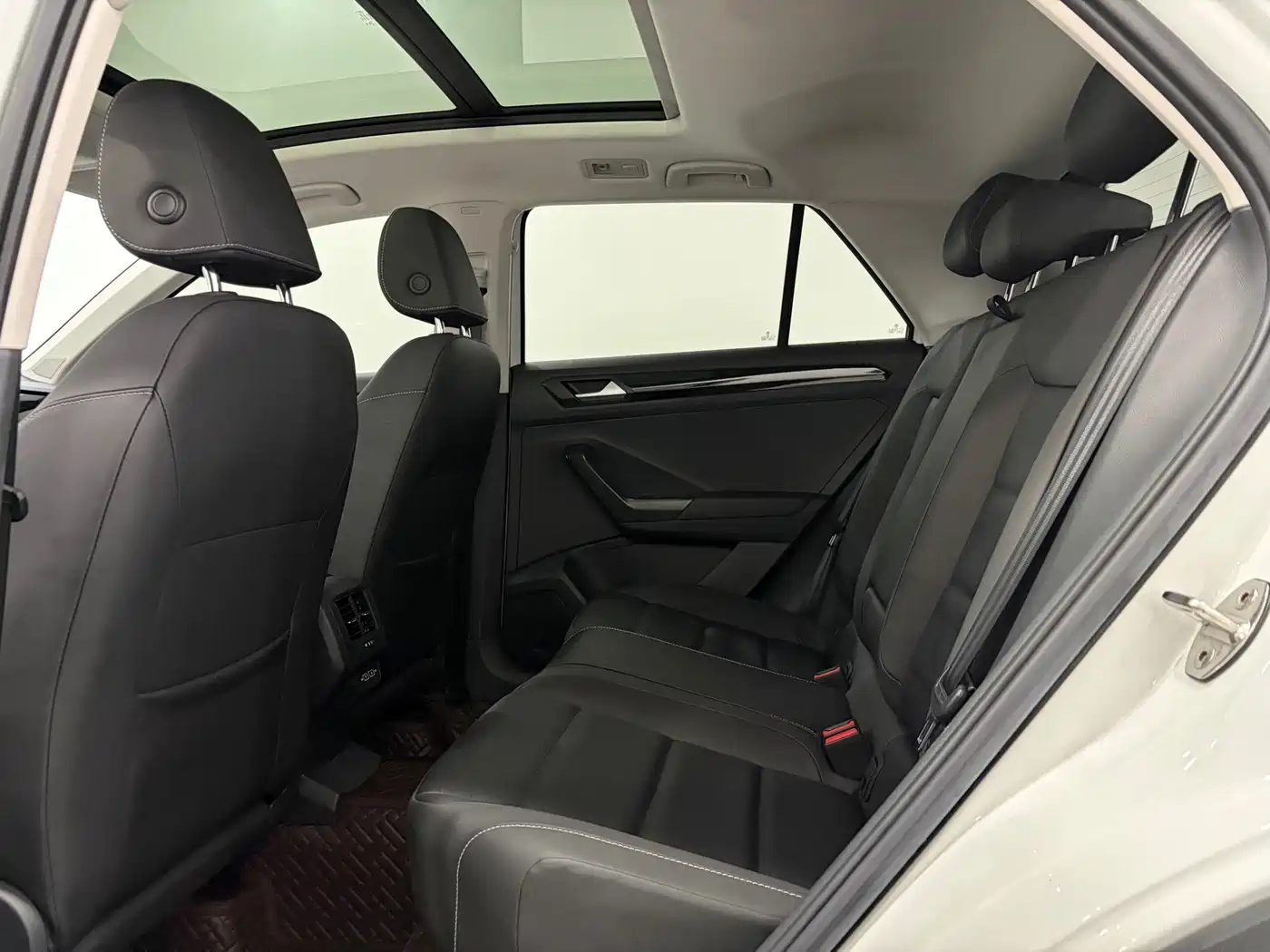 VOLKSWAGEN T ROC EXPLORING SONGS