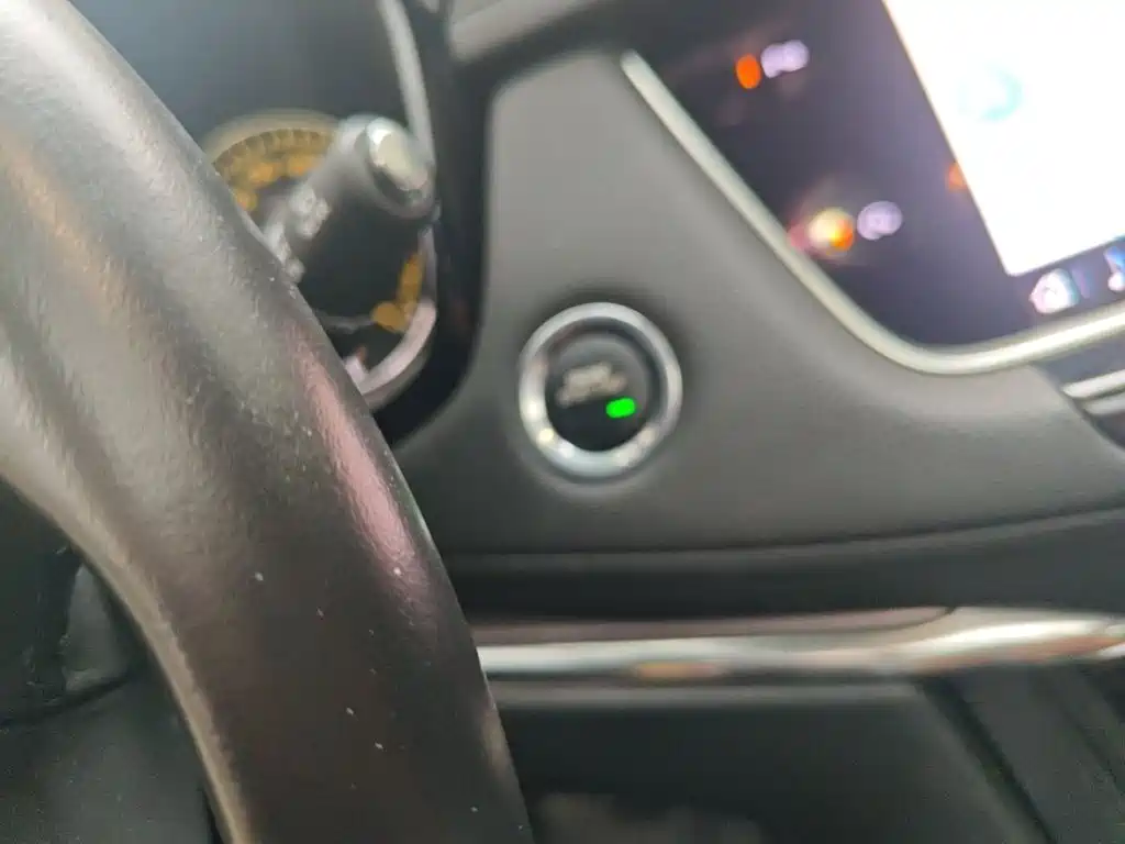 Фото 12 - Cadillac XT5