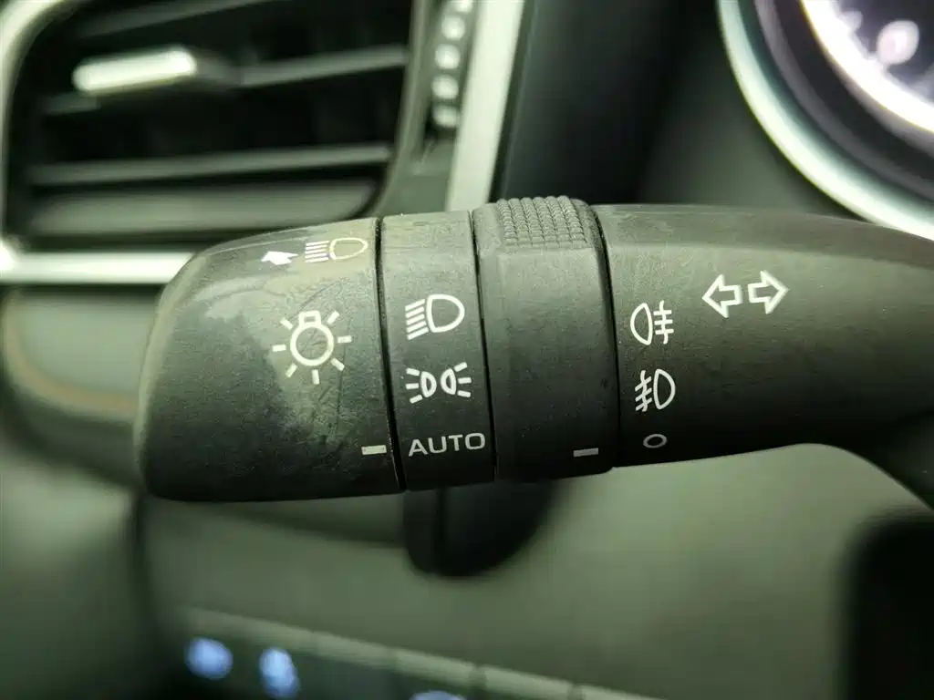 Toyota Camry 2018 2.0G Luxury Edition фото 21