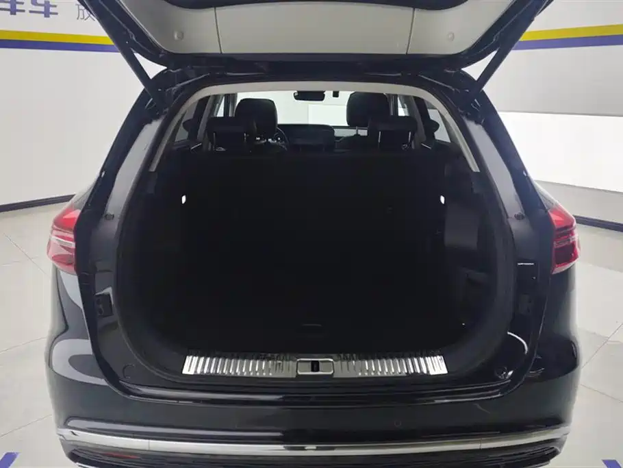 Hongqi HS5 2022 Facelift 2.0T Smart Flag Enjoyment Edition фото 4