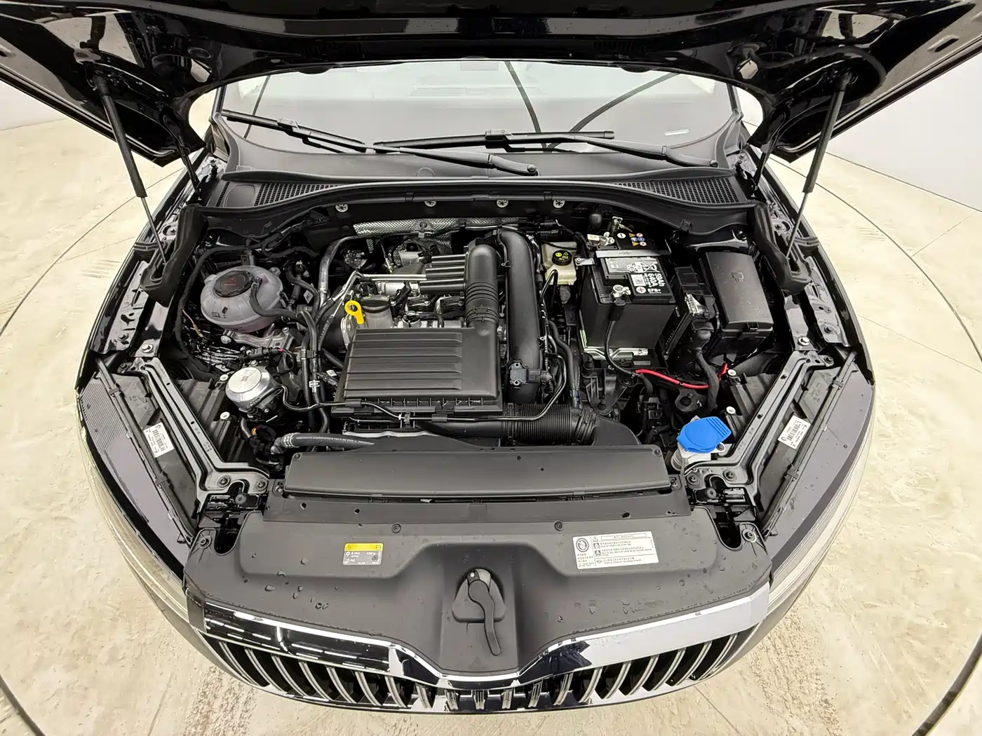 Škoda Superb 2025 Model TSI280 DSG Premium Edition фото 8