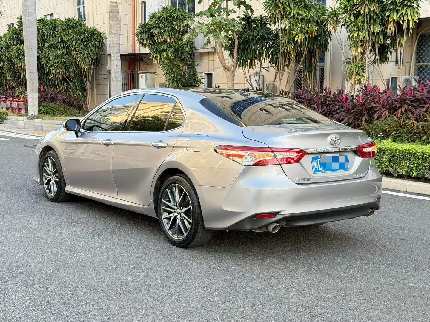 Фото 4 - Toyota Camry