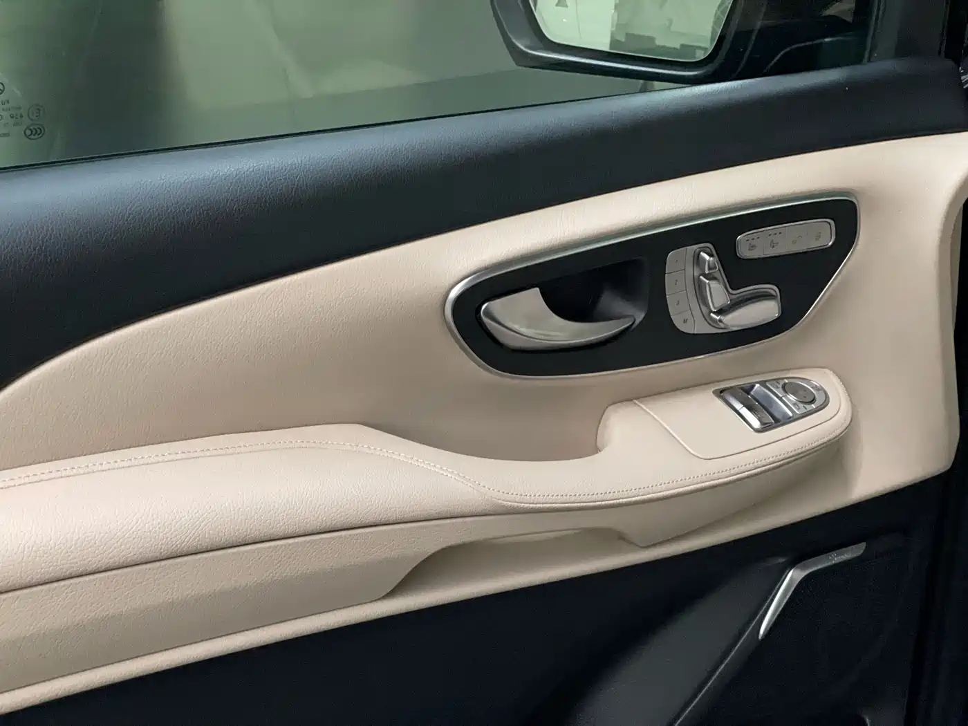 Mercedes-Benz V-Class 2020 Model V 260 L Long Wheelbase Luxury фото 14