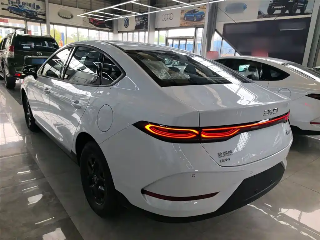 BYD Qin PLUS 2026 DM-i Smart Edition 128KM Progressive фото 5
