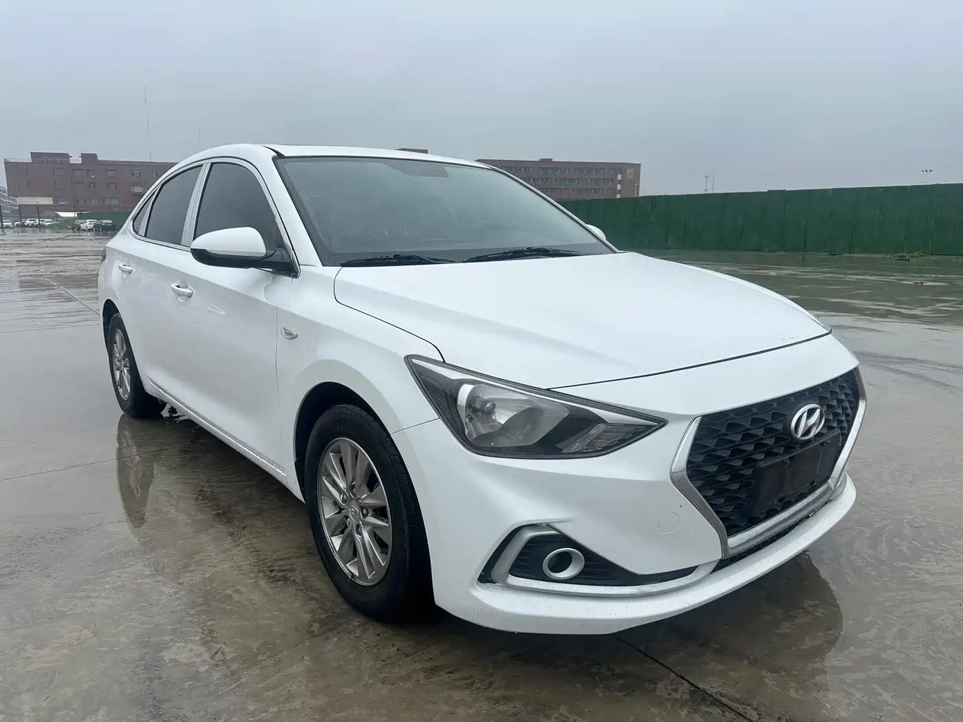 Hyundai Elantra 2017 1.6L Manual GLS Value Edition фото 3