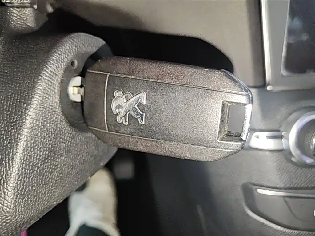 Peugeot 408 2016 1.6T Automatic Luxury Edition фото 9