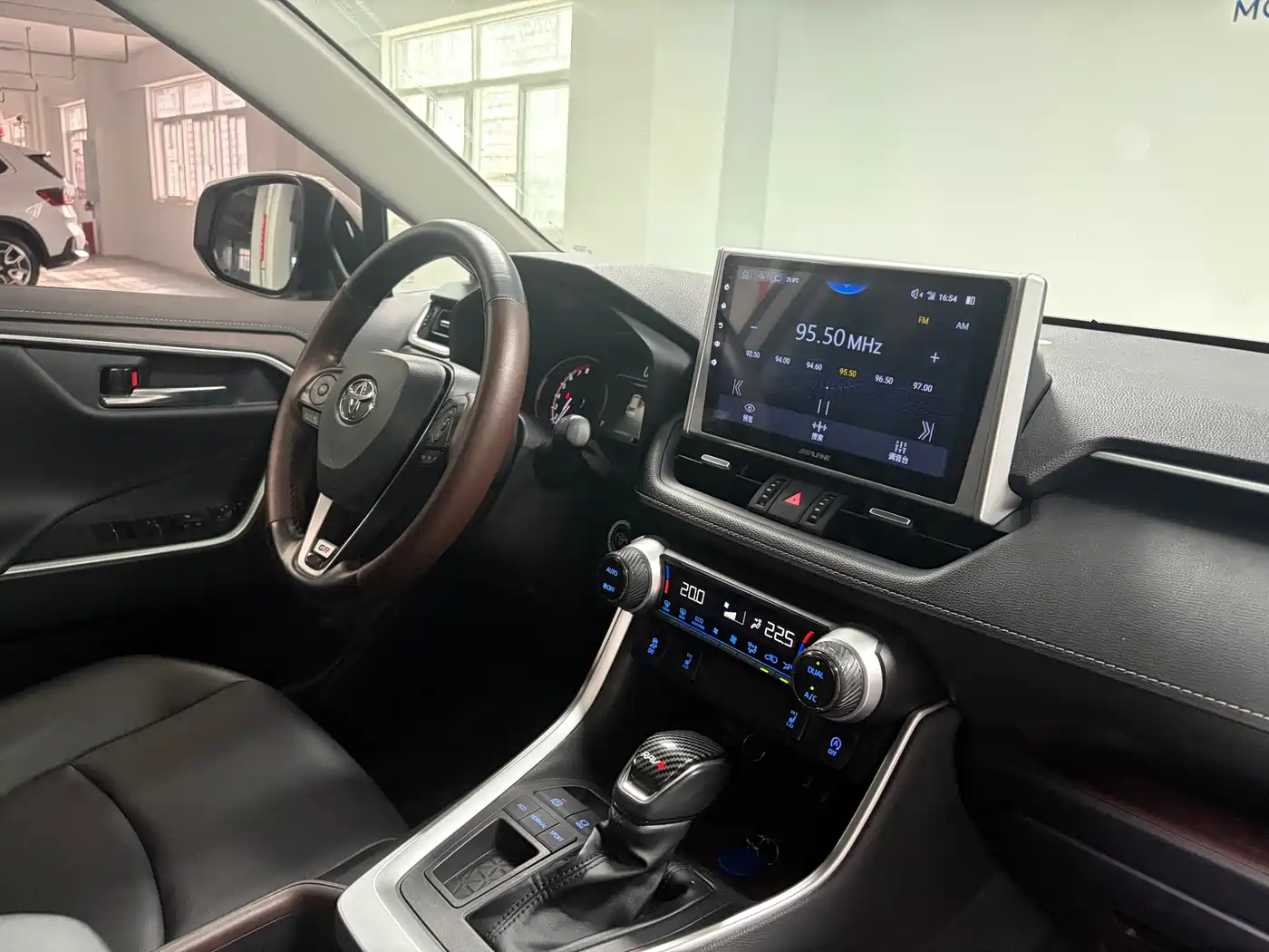 Toyota RAV4 Rongfang 2022 2.0L CVT 2WD Premium Edition фото 11