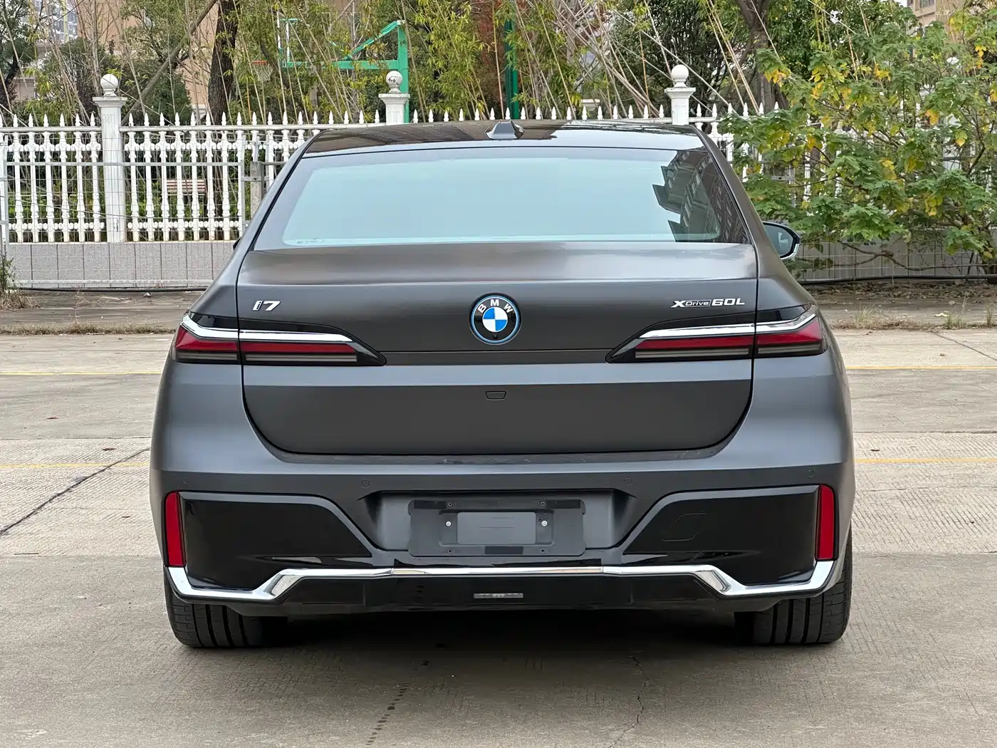 BMW I7