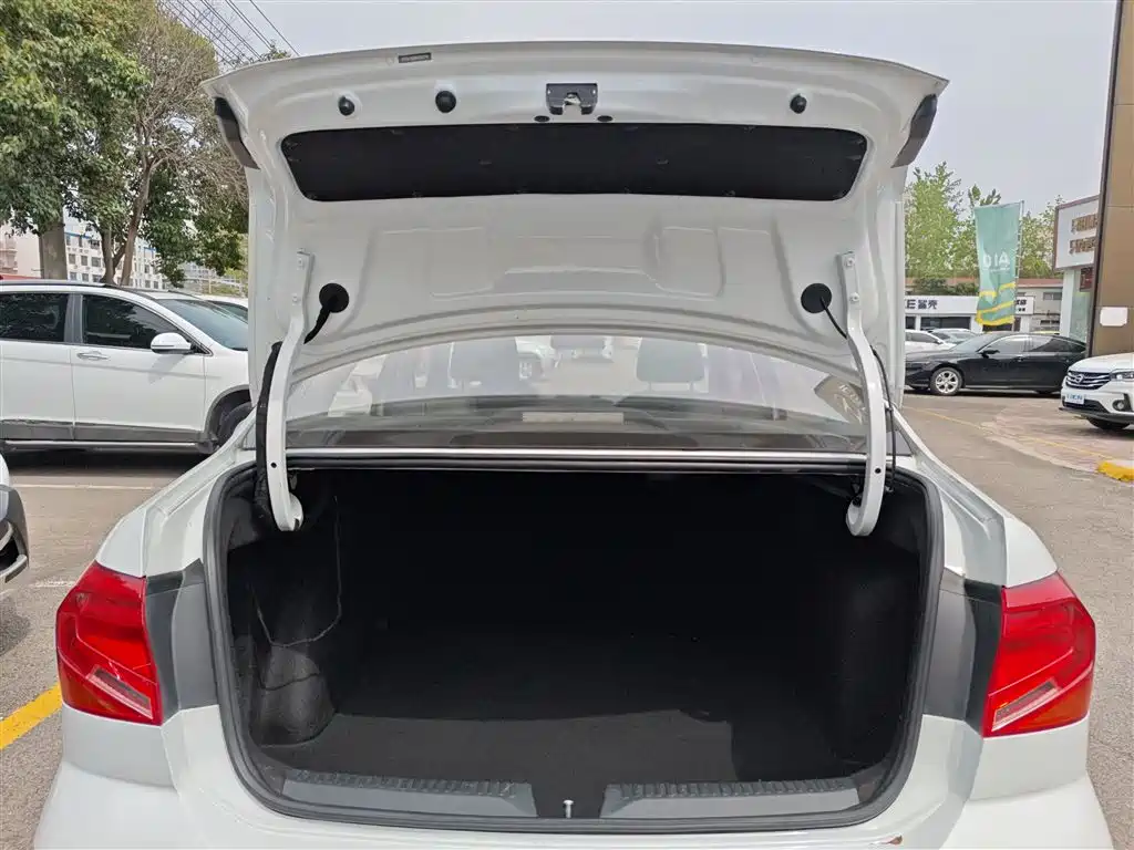 Volkswagen Jetta 2019 Dream Edition 1.5L Manual Fashion фото 19