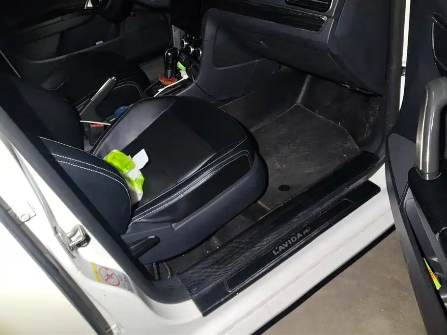 Volkswagen Lavida 2015 1.6L Automatic Trend Edition фото 8