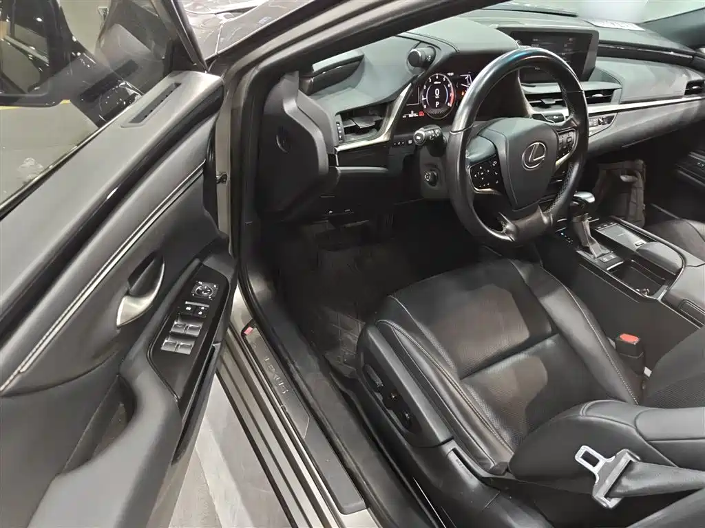 Lexus ES 2020 200 Excellence фото 9
