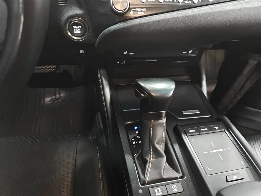 Lexus ES 2020 200 Excellence фото 7