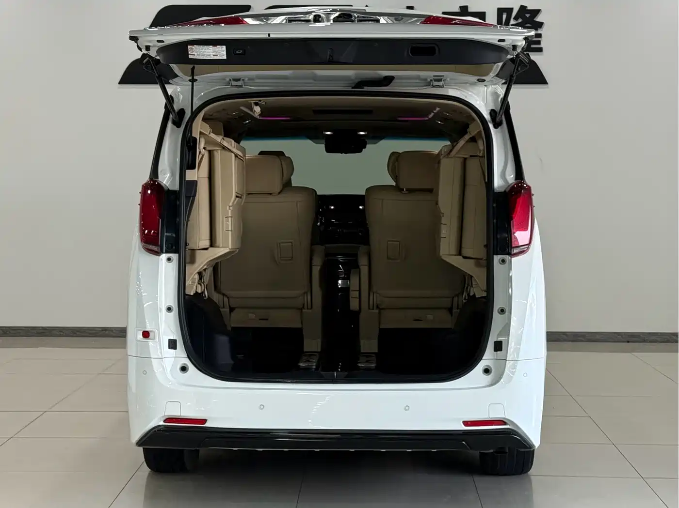Toyota Alphard 2021 Hybrid 2.5L Luxury фото 27
