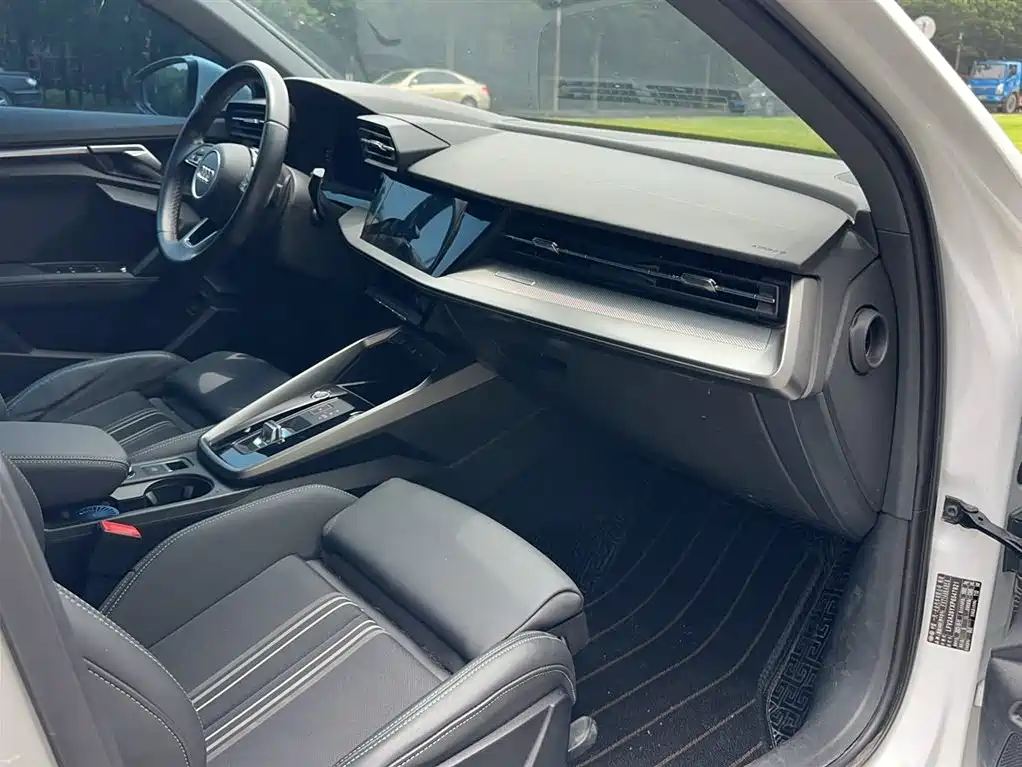 Audi A3 2024 Model A3L Limousine 35 TFSI Fashion Sport фото 3