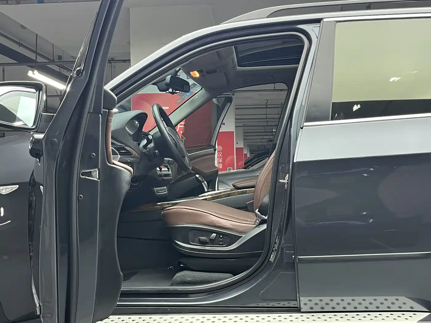 BMW X5 (Import) 2011 xDrive35i Leading Edition фото 6