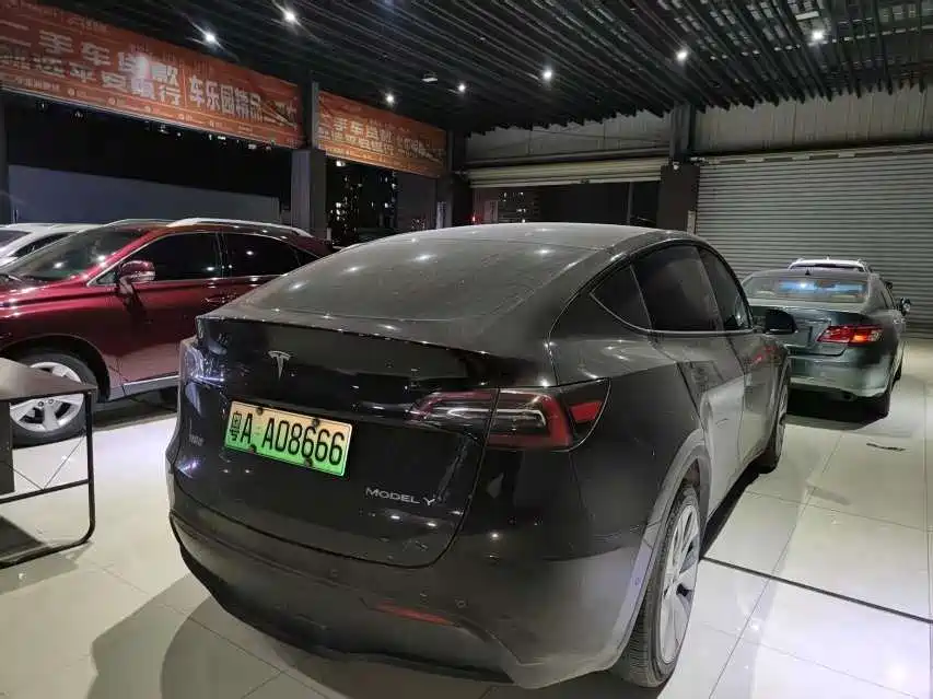 TESLA MODEL Y