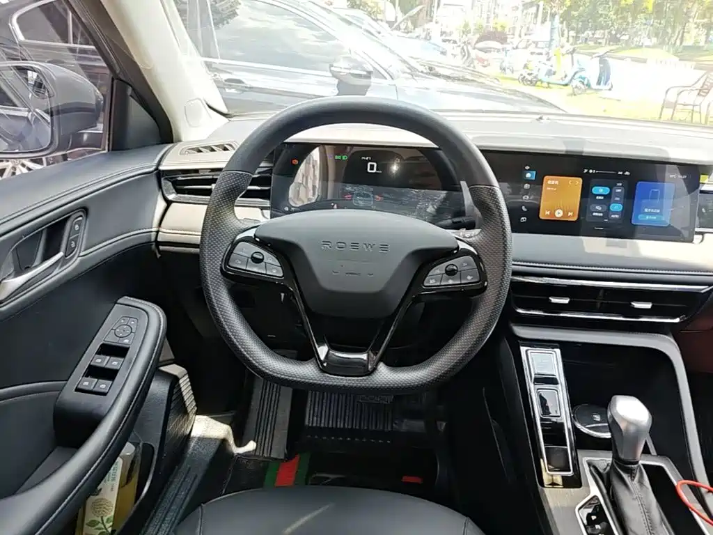 Фото 11 - Roewe i5