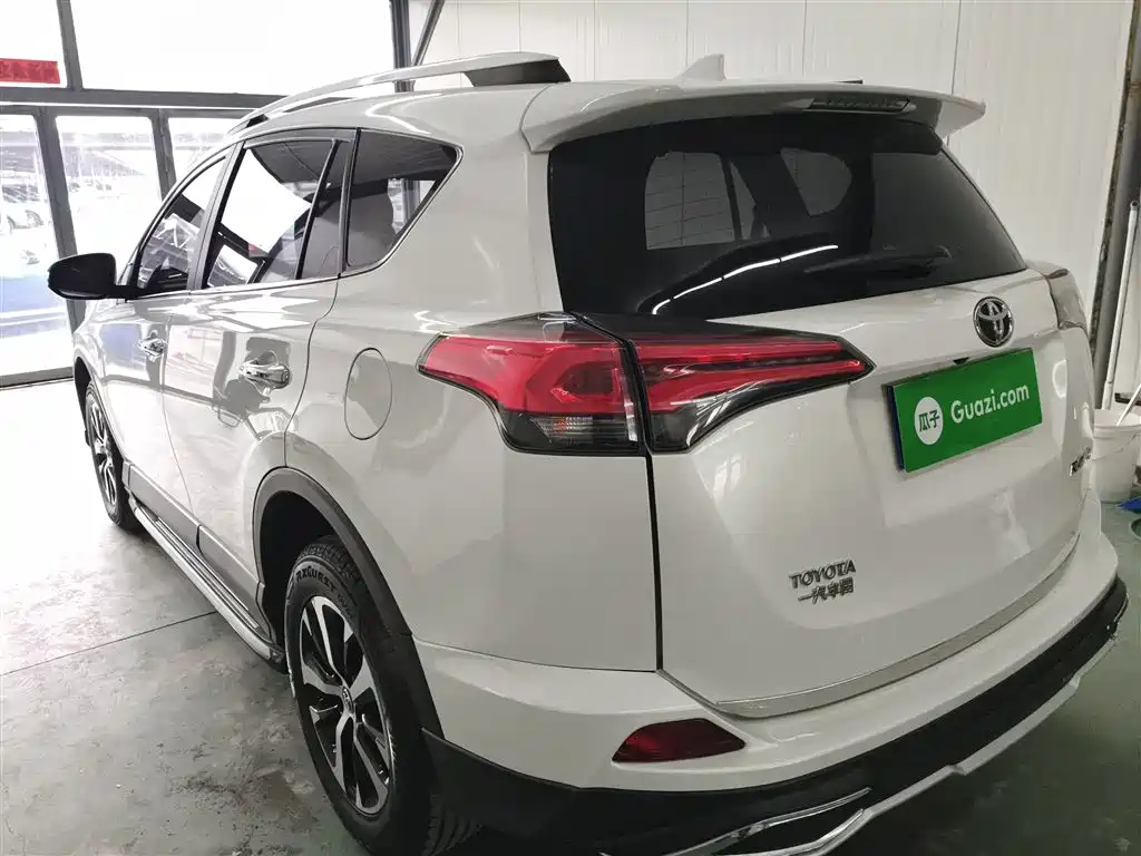 Toyota RAV4 Rongfang 2016 2.0L CVT 2WD Comfort (China V) фото 5