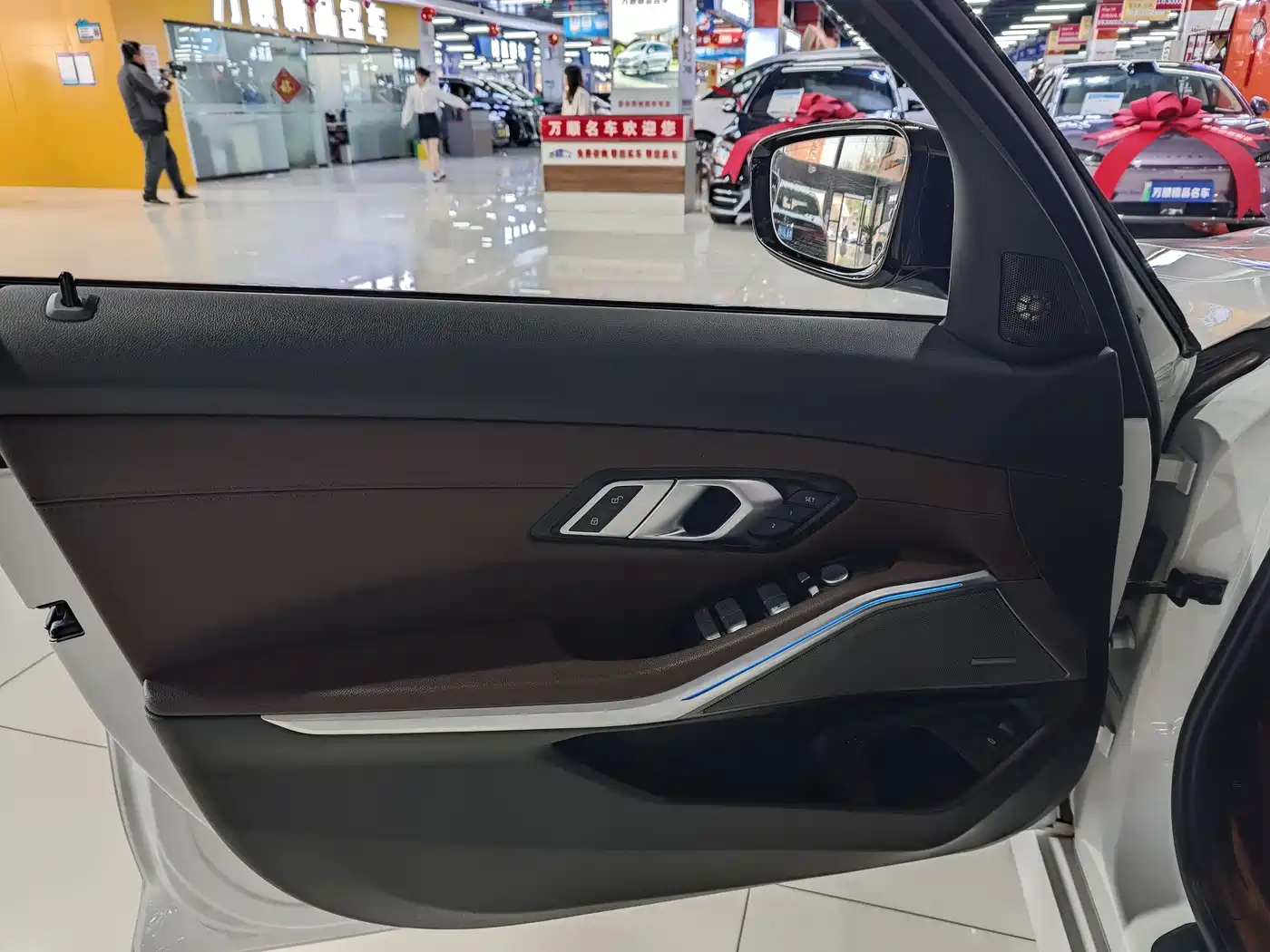 BMW 3 Series 2023 325Li M Sport Black Night Package фото 12