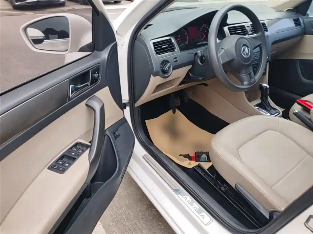 Volkswagen Santana 2013 1.6L Automatic Comfort Edition фото 16