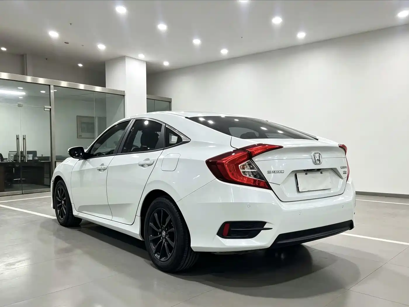 Фото 9 - Honda Civic