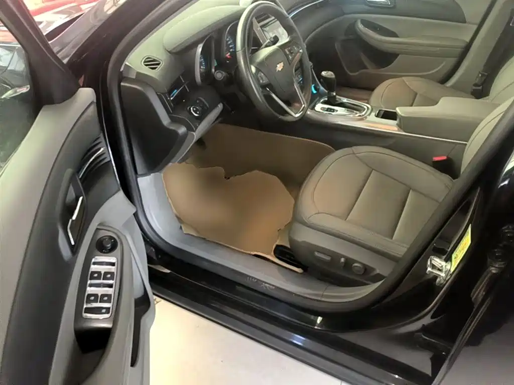 Chevrolet Malibu 2014 2.0L Automatic Luxury фото 16