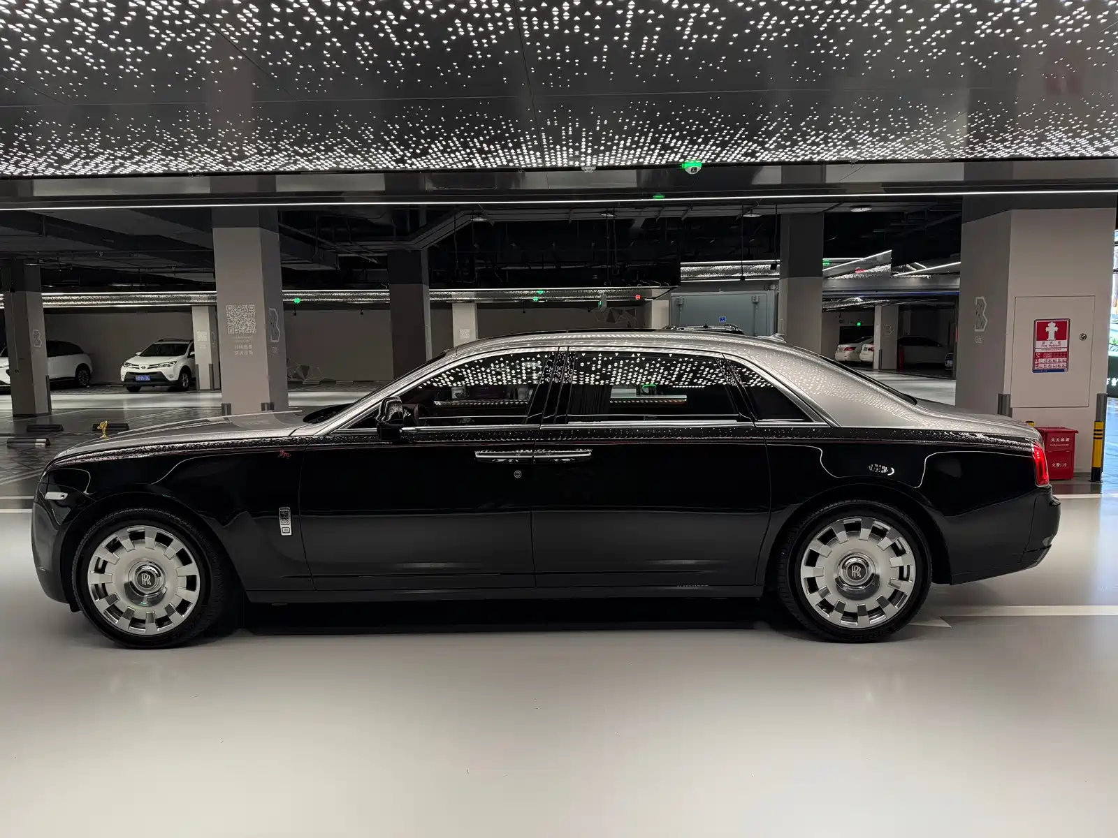 Фото 38 - Rolls-Royce Ghost