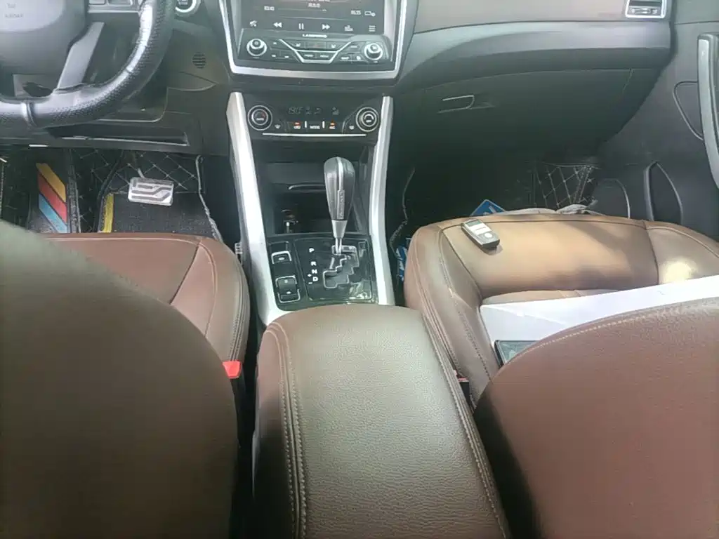 Landwind X5 2017 2016 Plus 1.5T CVT Pioneer Edition