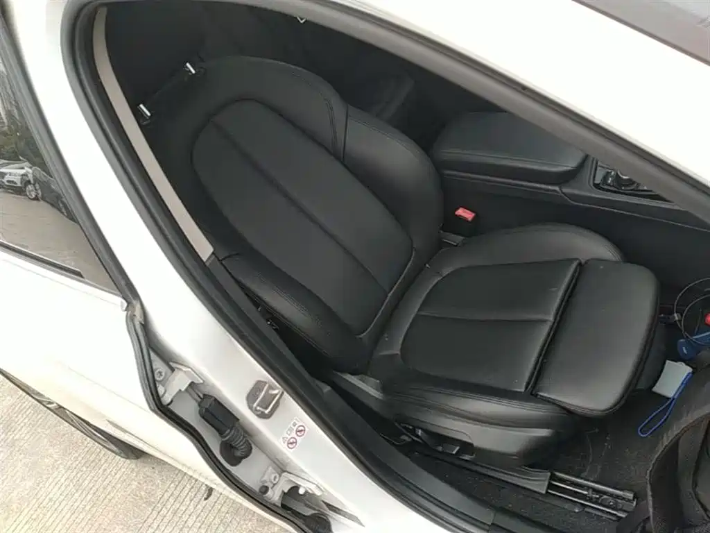 BMW 1 Series 2018 Facelift 118i Sport фото 25