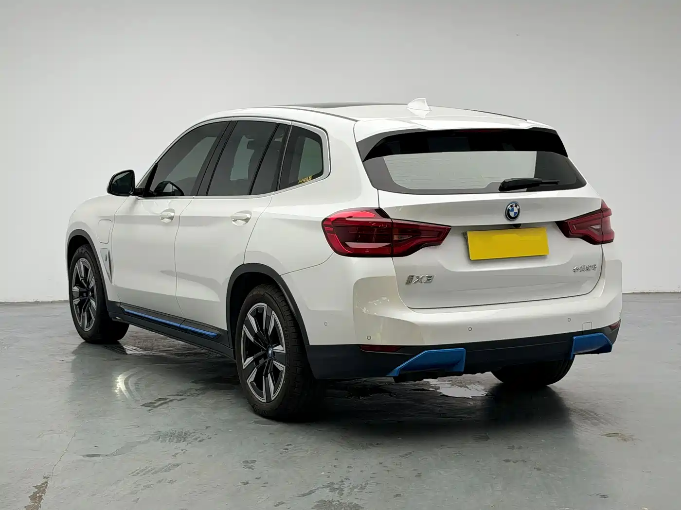 BMW iX3 2021 Leading фото 6