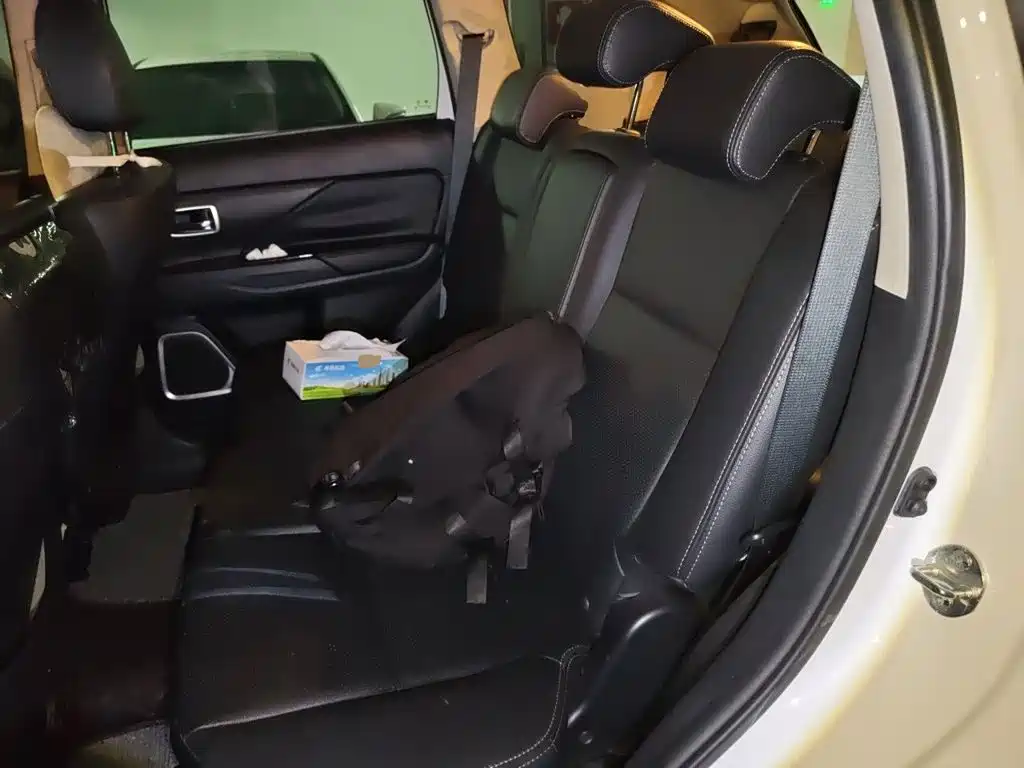 Mitsubishi Outlander 2018 2018 2.4L 4WD Luxury Edition 7-seater