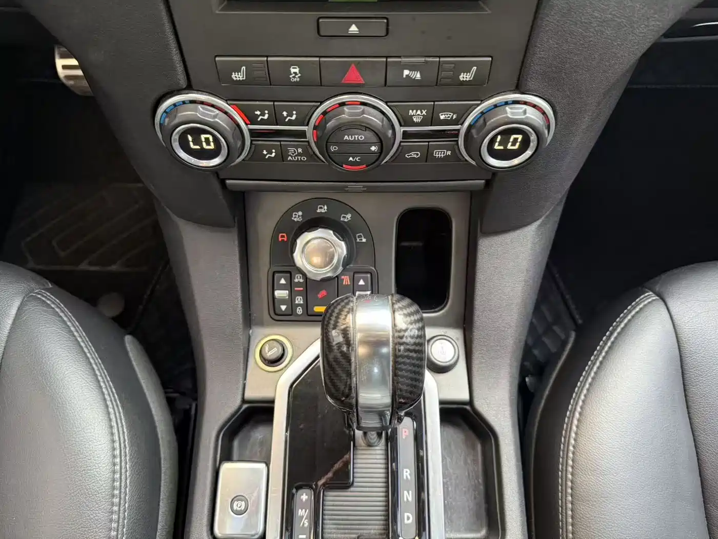 Land Rover Discovery 2012 5.0 V8 HSE фото 12