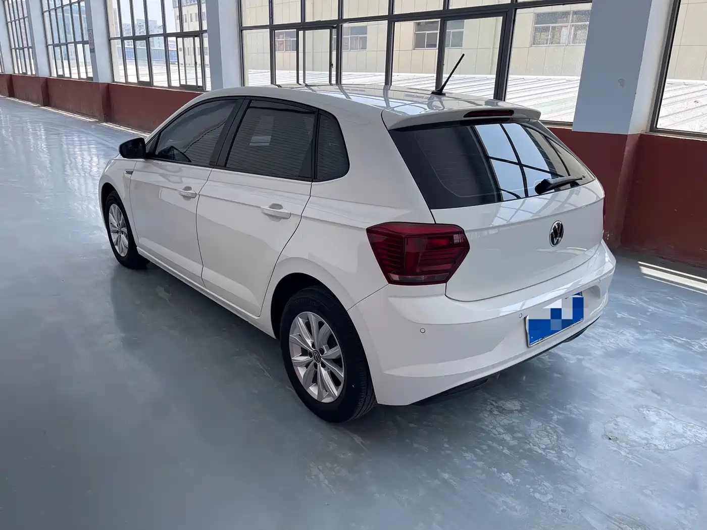 VOLKSWAGEN POLO