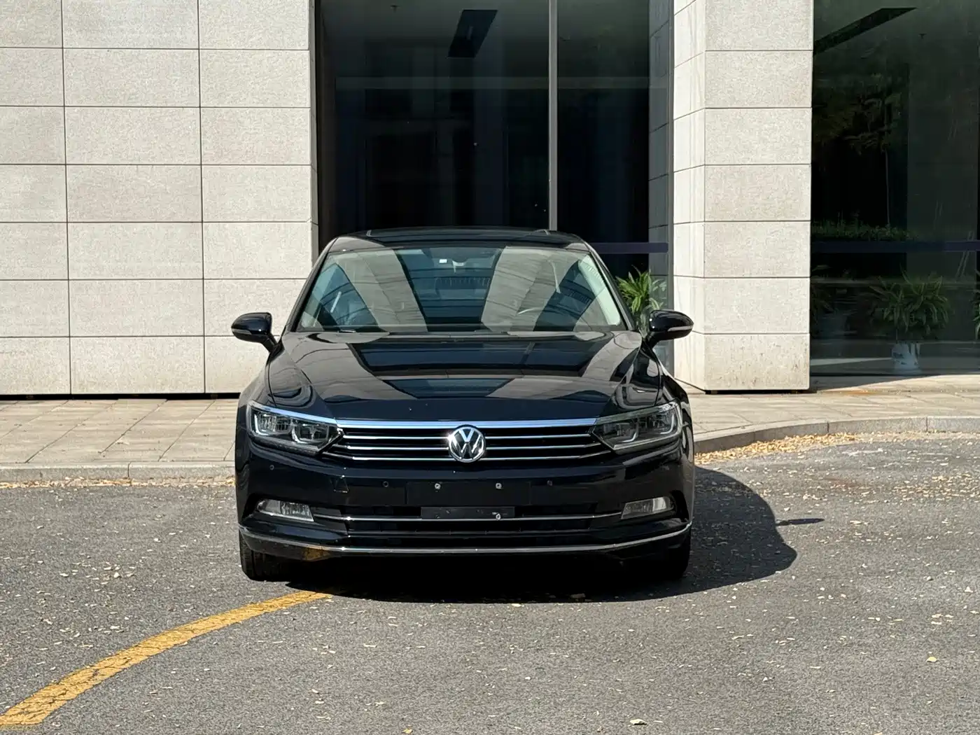 صورة 2 - Volkswagen Magotan