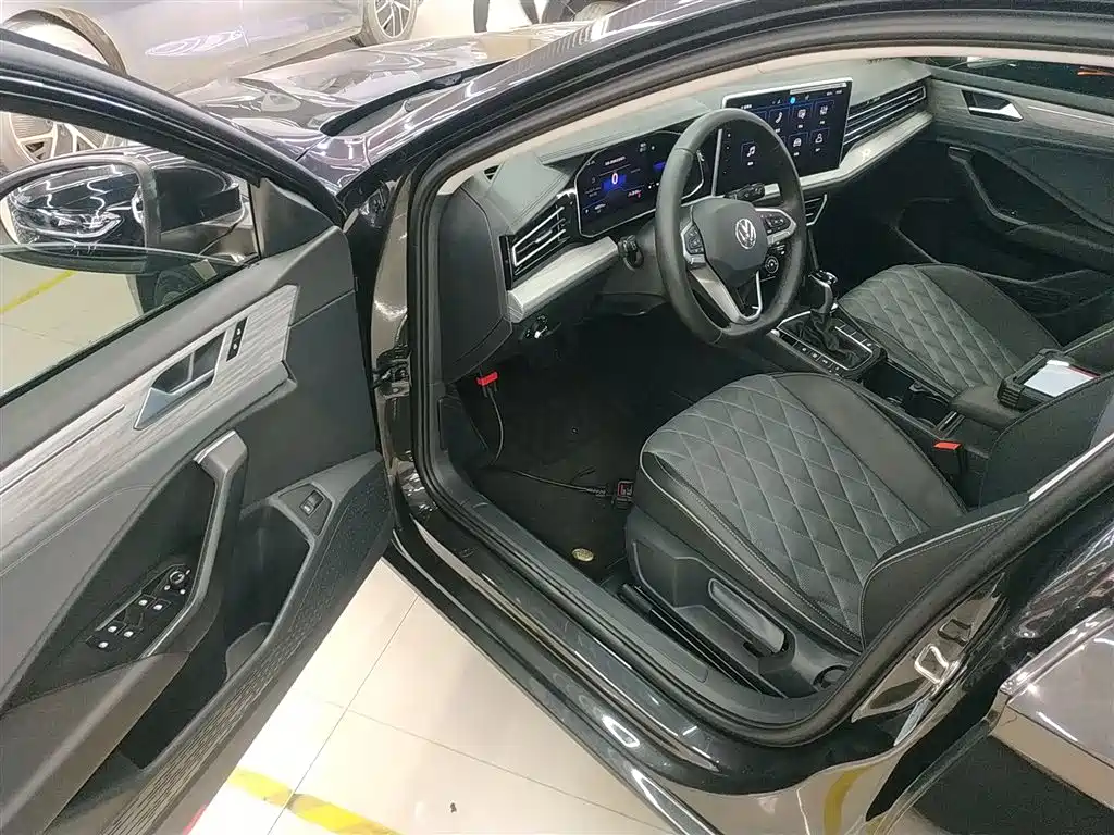 Volkswagen Sagitar 2023 300TSI DSG Surpassing Edition фото 12