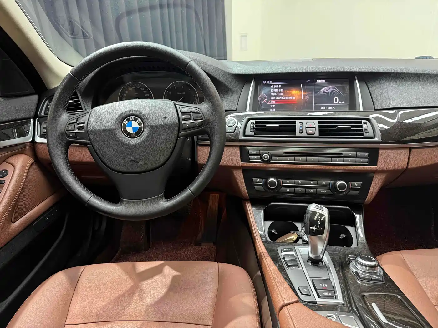 BMW 5 Series 2014 525Li Leading фото 20