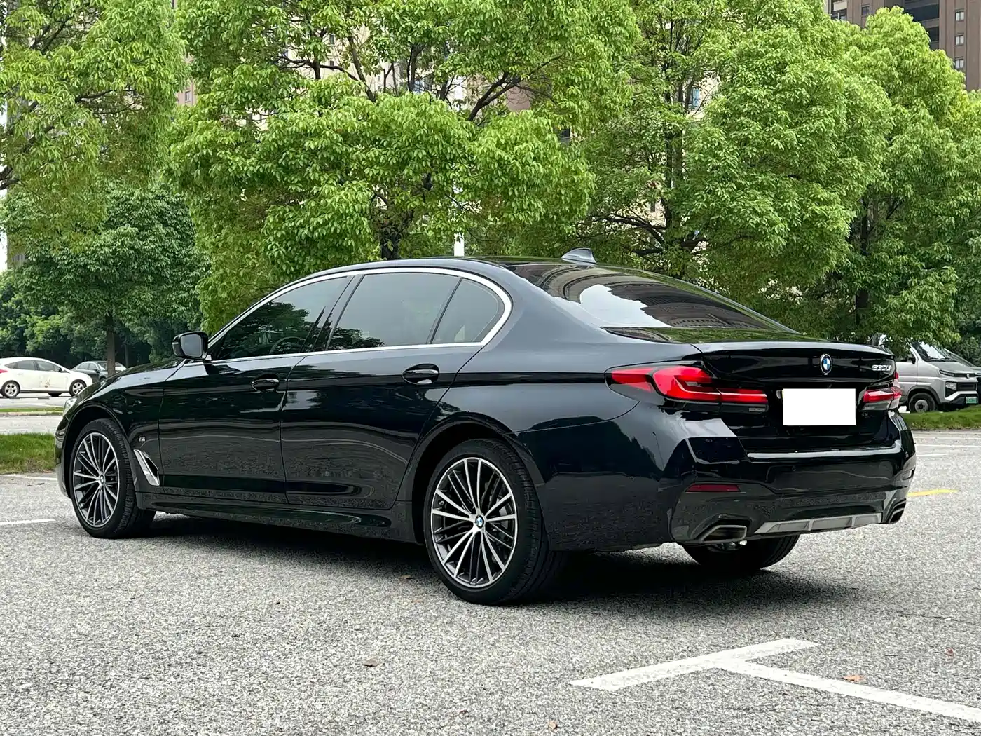 BMW 5 Series 2023 530Li Leading M Sport Package фото 16