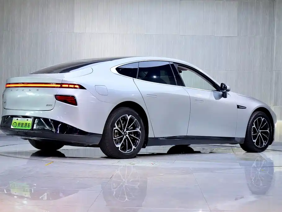 Фото 6 - XPeng P7